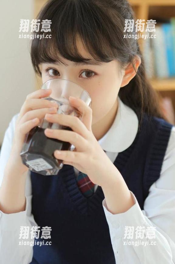 17吃瓜网 想潜入瓜圈圈?先下载17吃瓜网官网,这里可是绯闻与八卦的神秘港湾!