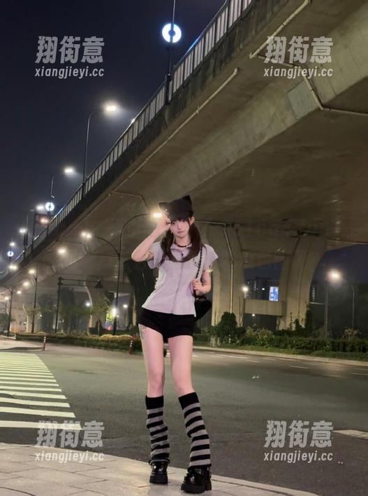 51cg 一不小心点开了“51cg4.fun”的入口,怎么感觉我被吃瓜包围了?