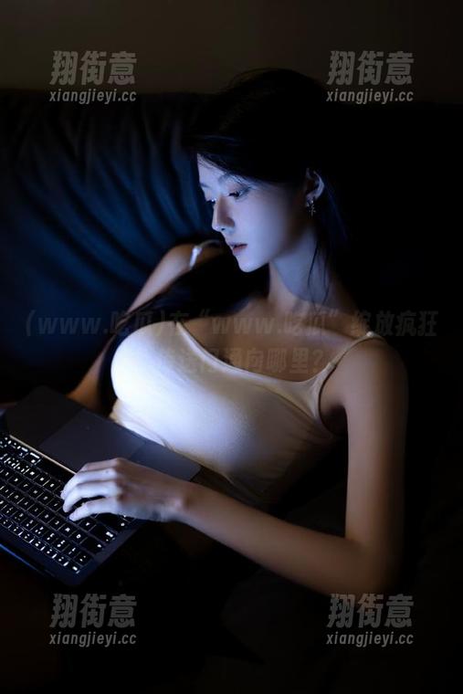 www.吃瓜 在“www.吃瓜”绽放疯狂,传送门通向哪里?