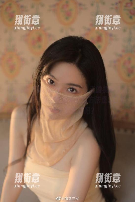www.吃瓜 www.吃瓜今天的视频让我怀疑人生,竟然教我赚钱的方法是...口对口传授?这靠谱吗?