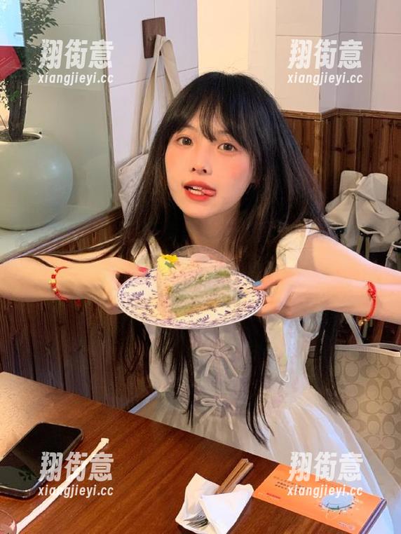 黑料吃瓜网 免费黑料吃瓜网这APP居然还能打发无聊时间,这也是个绝妙的双刃剑啊!