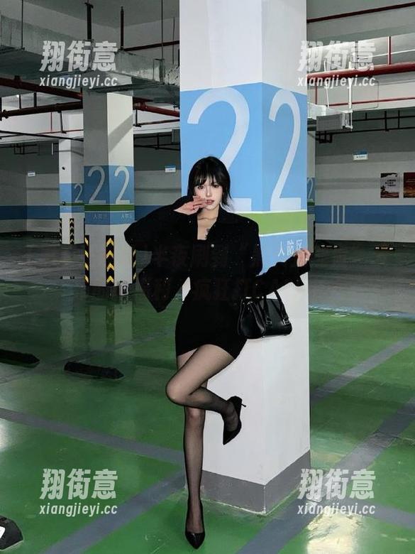 黑料正能量 半夜刷到“黑料正能量”发布的新福利,疯狂打CALL中…